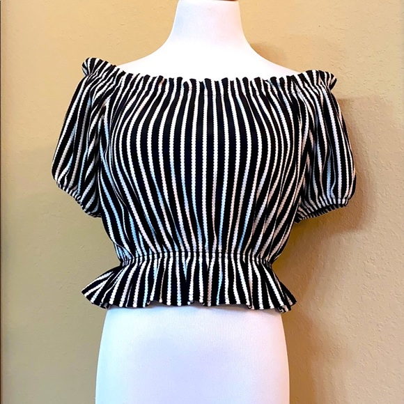 H&M Tops - H&M off the shoulder crop top